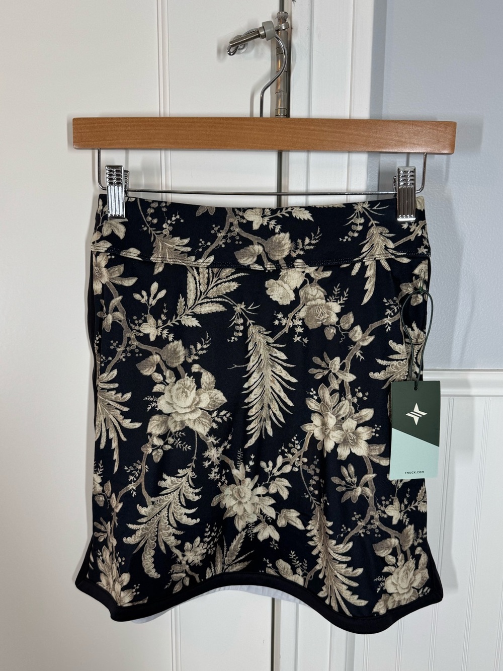 Tuckernuck Tnuck Sport Ojai Vines 16 Inch Karrie Golf Skirt Size xs new preppy